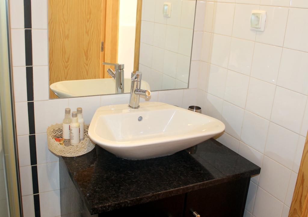 Bairro Alto House, By Timecooler Apartman Lisboa Szoba fotó